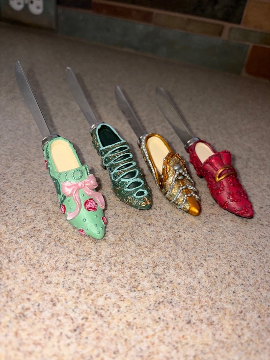 Boston Warehouse Other - Boston Warehouse Mini Shoe Serving Spreader Knives- Set of Four